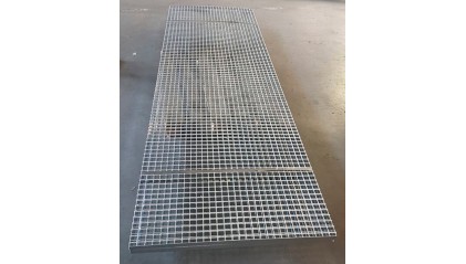 Решетчатый прессованный настил P 33x33 / 50x4 Ст3пс фото решетчатый прессованный настил P 33x33 / 50x4 Ст3пс купить в Липецке